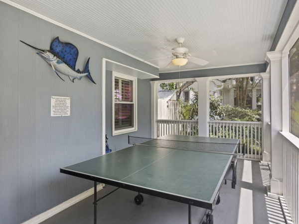 Classic Isle of Palms Bungalow 2 blocks to the beach with private pool